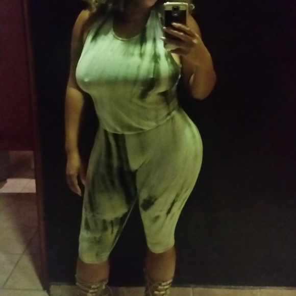 Beautiful romper - Picture 3 of 4